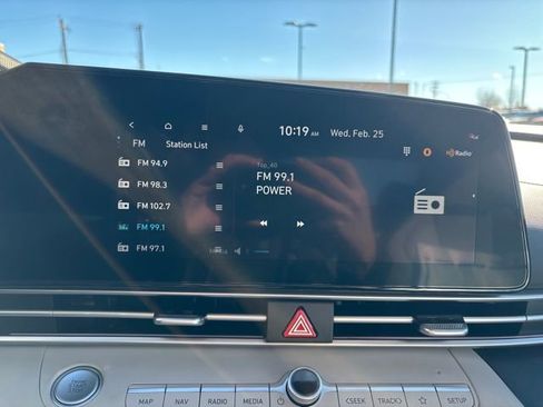 Certified 2025 Hyundai Elantra Limited image 19