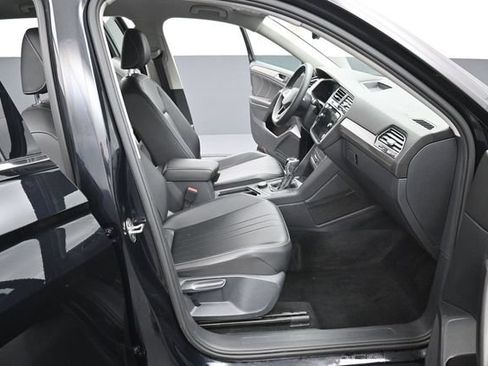 Used 2022 Volkswagen Tiguan SE AWD/4WD image 35