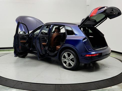 Used 2019 Audi Q5 Prestige w/ Prestige Package image 12