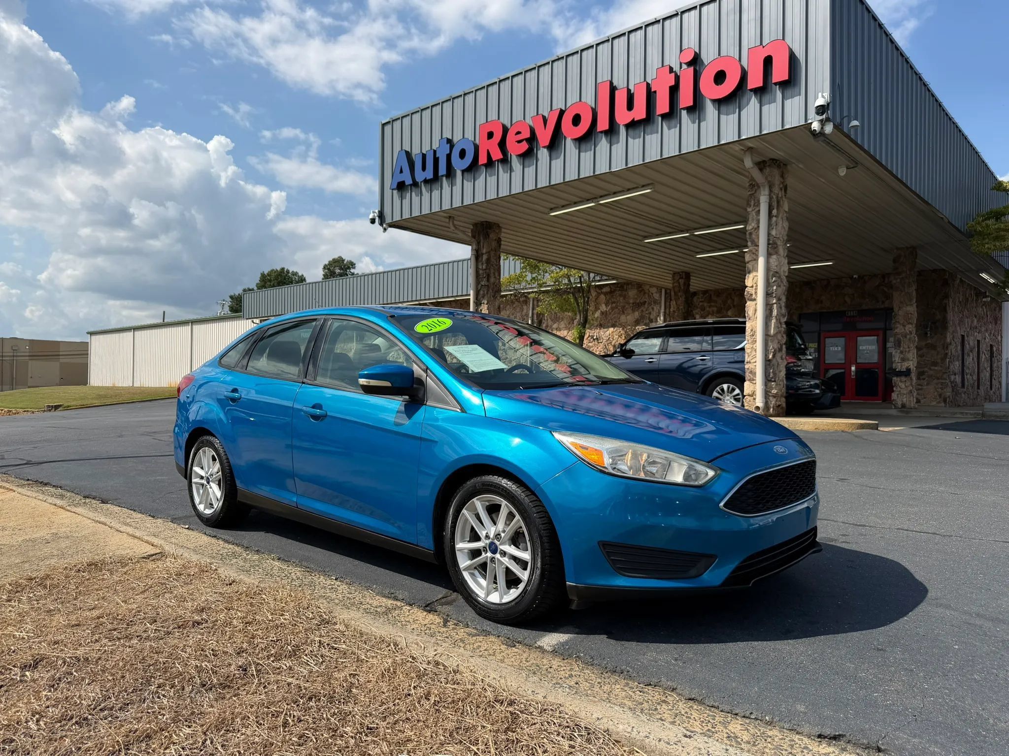Used 2016 Ford Focus SE w/ SE Cold Weather Package FWD image 1