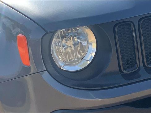 Used 2018 Jeep Renegade Altitude FWD image 27