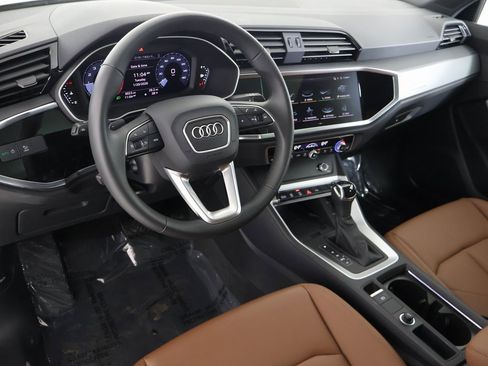 Used 2025 Audi Q3 2.0T Premium w/ Convenience Package image 2