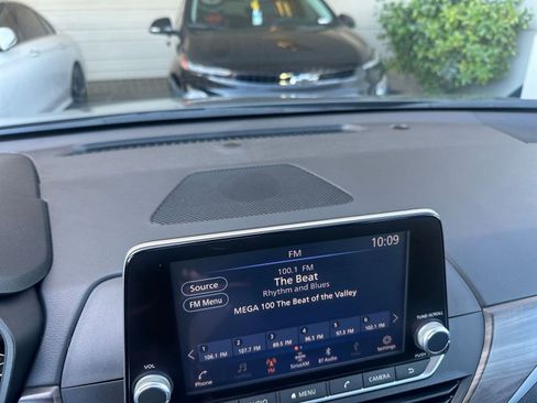 Used 2025 Nissan Altima 2.5 SV image 17