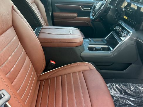 New 2026 GMC Sierra 3500 Denali Ultimate w/ LPO, Black Badging Package AWD/4WD image 16