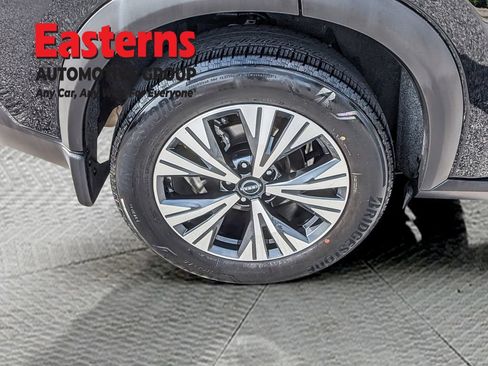 Used 2023 Nissan Rogue SV AWD/4WD image 11