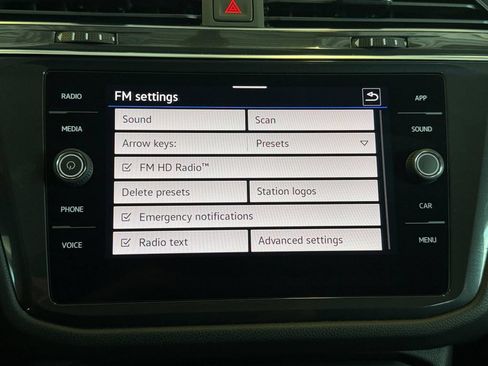 Used 2021 Volkswagen Tiguan SEL AWD/4WD image 12