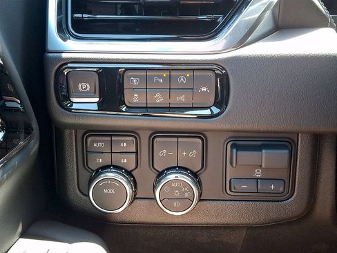 New 2026 GMC Yukon Elevation w/ Elevation Premium Package AWD/4WD image 16