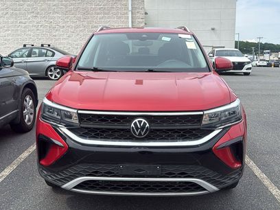Used 2023 Volkswagen Taos SE w/ Panoramic Sunroof Package