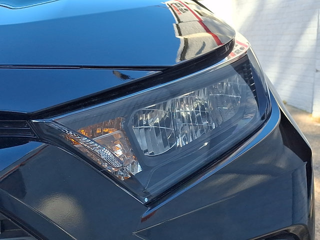 Used 2021 Toyota RAV4 LE AWD/4WD image 9