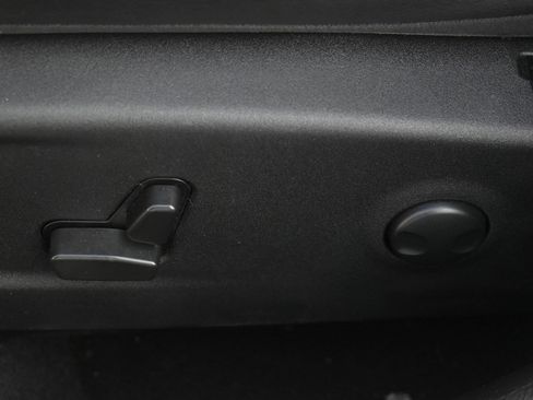 Used 2022 Chrysler 300 Touring L image 13