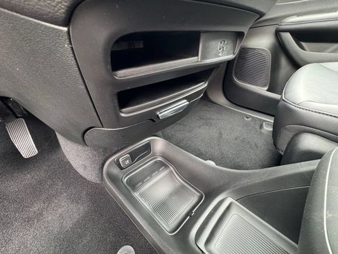 New 2027 Chrysler Pacifica Select w/ Family Tech Group FWD image 28