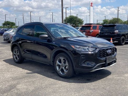 Used 2025 Ford Escape ST-Line image 3