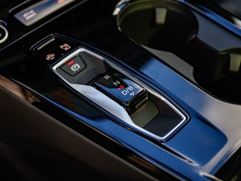 New 2025 Audi A6 e-tron Premium image 23