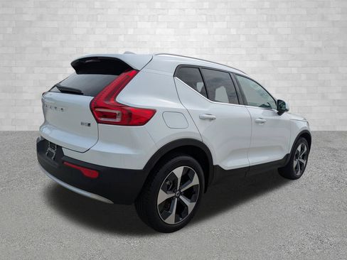 Used 2025 Volvo XC40 B5 Plus w/ Protection Package Premier AWD/4WD image 2