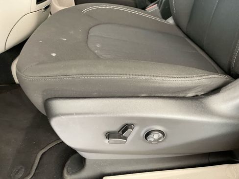 Used 2023 Chrysler Voyager LX FWD image 12