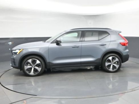 Used 2023 Volvo XC40 B5 Plus w/ Protection Package Premier AWD/4WD image 4