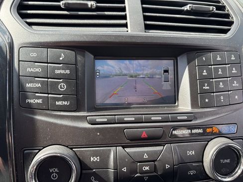 Used 2017 Ford Explorer XLT image 25