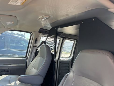 Used 2006 Ford E-150 and Econoline 150 RWD image 5