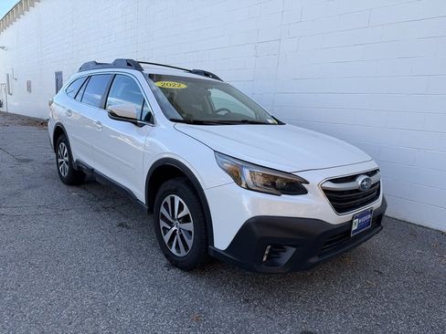 Used 2022 Subaru Outback Premium image 4