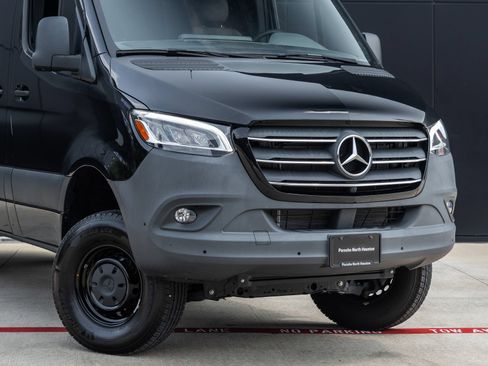 Used 2024 Mercedes-Benz Sprinter 2500 image 5