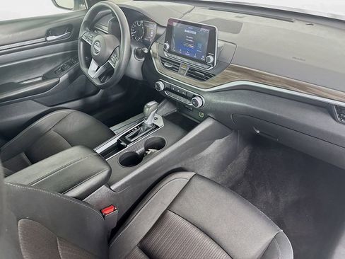 Used 2025 Nissan Altima 2.5 SV FWD image 33