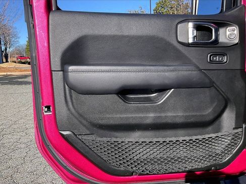 Certified 2022 Jeep Wrangler Unlimited Sahara image 26