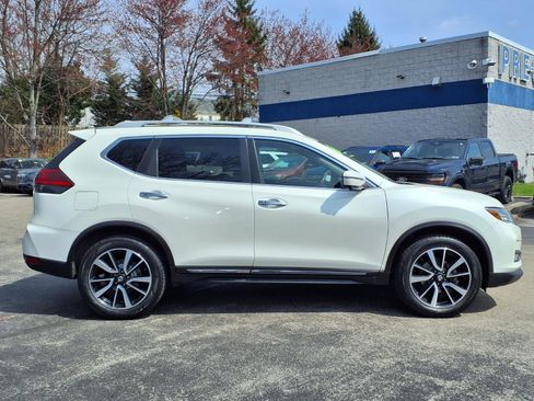 Used 2017 Nissan Rogue SL w/ SL Premium Package image 2