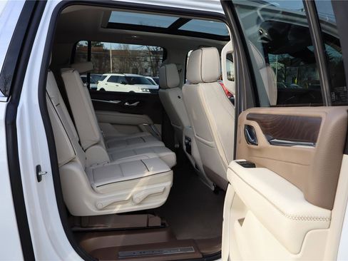 Used 2023 GMC Yukon XL Denali image 27