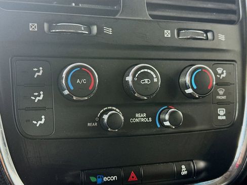 Used 2012 Dodge Grand Caravan SXT image 15