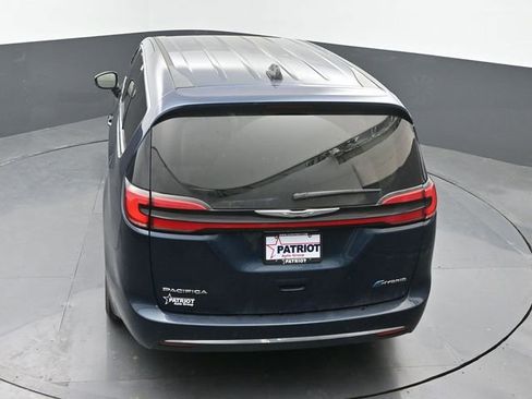 Used 2024 Chrysler Pacifica Limited FWD image 32