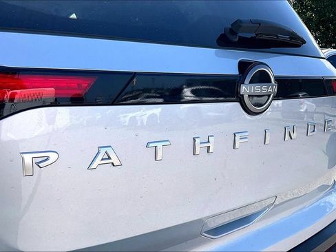 Used 2025 Nissan Pathfinder SV FWD image 40