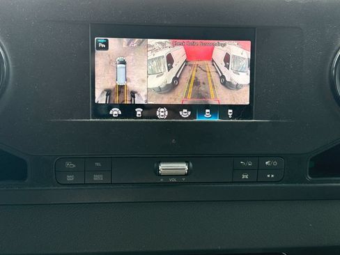 Used 2021 Mercedes-Benz Sprinter 1500 w/ Premium Package image 35
