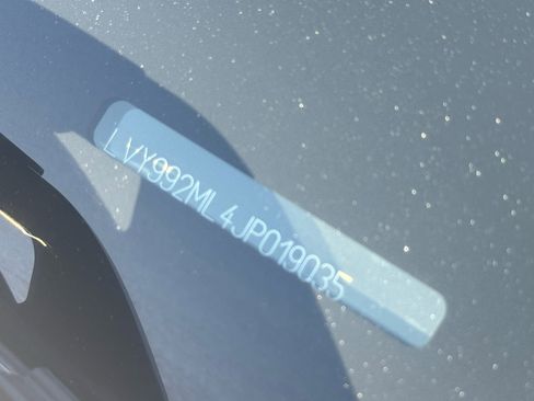 Used 2018 Volvo S90 T6 Inscription w/ Convenience Package image 23