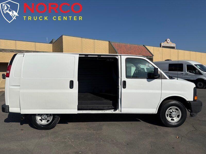 Used 2017 Chevrolet Express 2500 RWD image 2