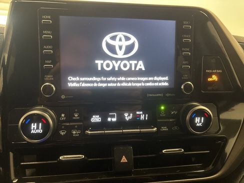 Used 2022 Toyota Highlander LE image 22