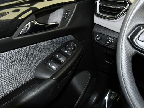 Used 2025 Chevrolet TrailBlazer LT image 32