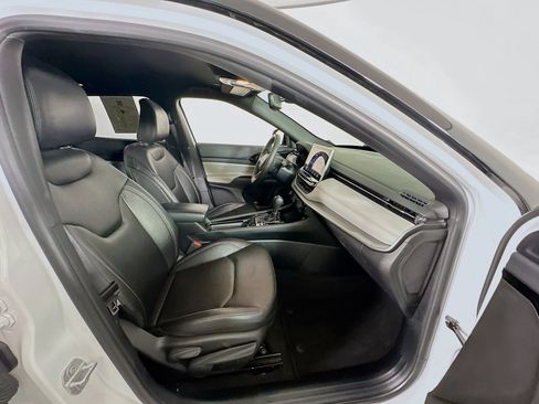 Used 2025 Jeep Compass Limited image 31