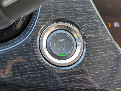 Used 2025 Cadillac XT6 Premium Luxury image 34