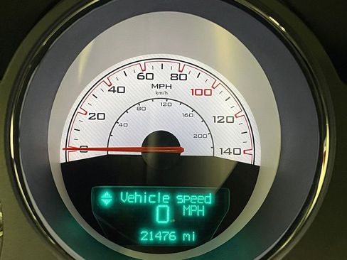 Used 2014 Dodge Challenger SXT image 4