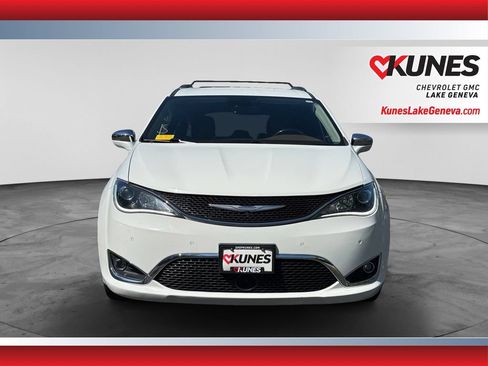 Used 2018 Chrysler Pacifica Limited w/ Advanced Safetytec Group FWD image 3