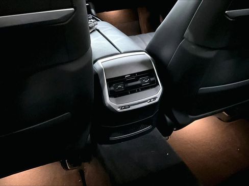 Used 2025 BMW 760i xDrive image 36