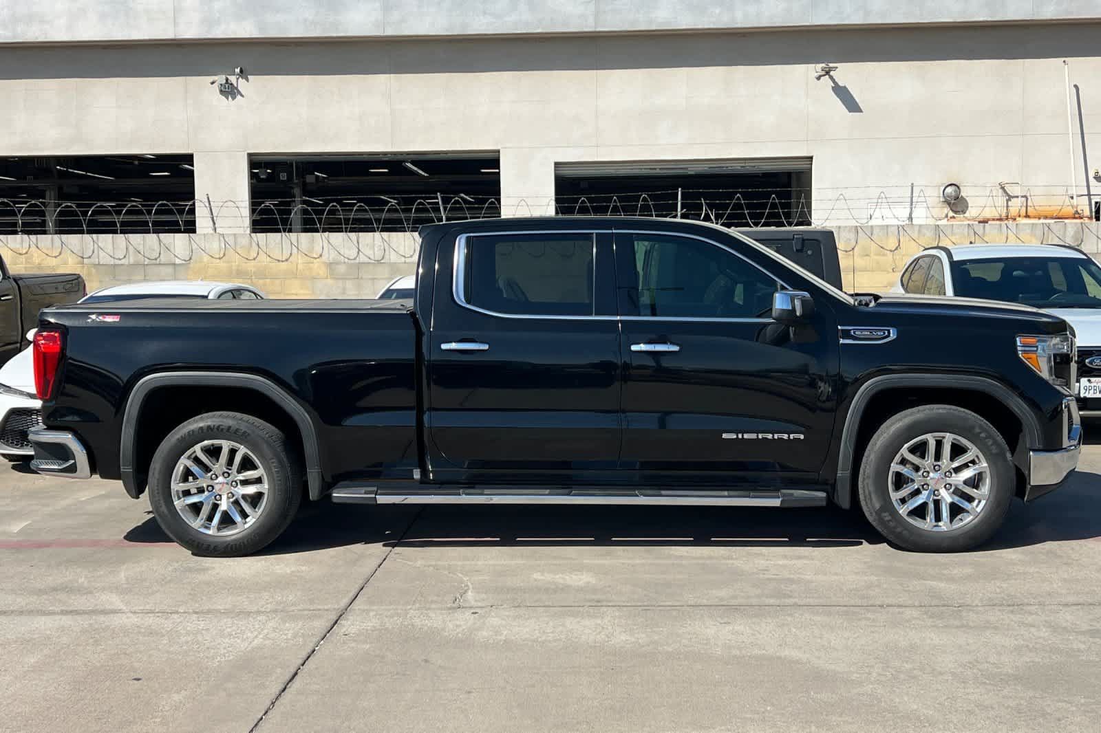 Used 2019 GMC Sierra 1500 SLT w/ SLT Premium Plus Package AWD/4WD image 9