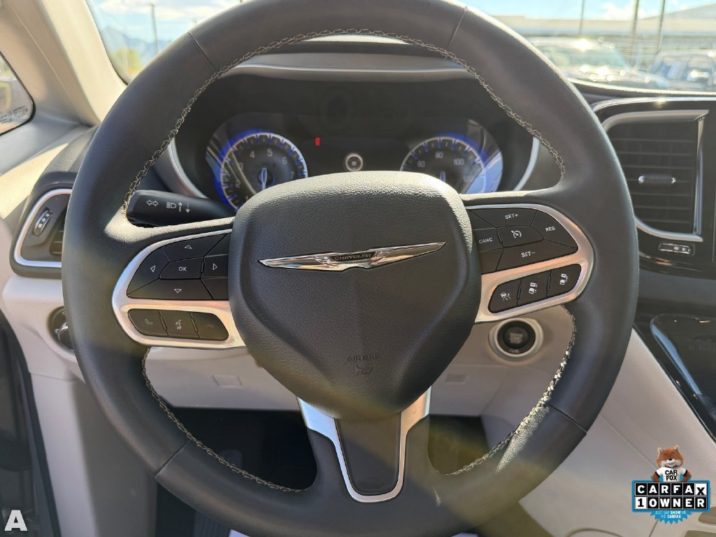 Used 2024 Chrysler Pacifica Touring-L FWD image 8