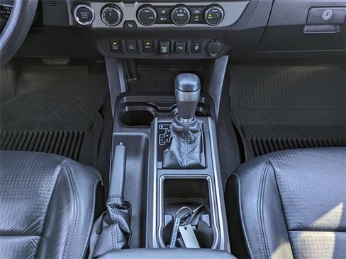 Used 2021 Toyota Tacoma Limited image 19