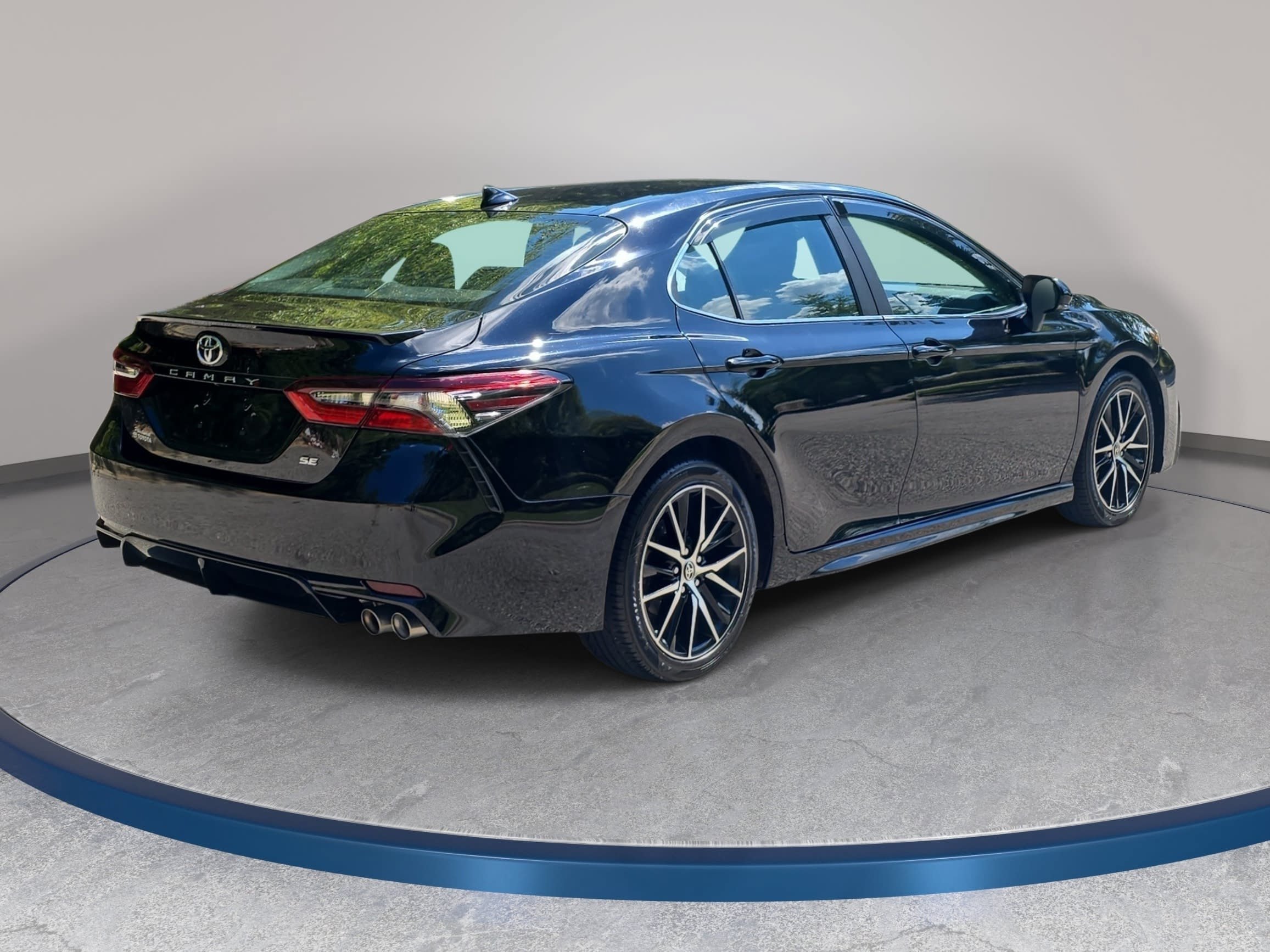 Used 2024 Toyota Camry SE FWD image 5