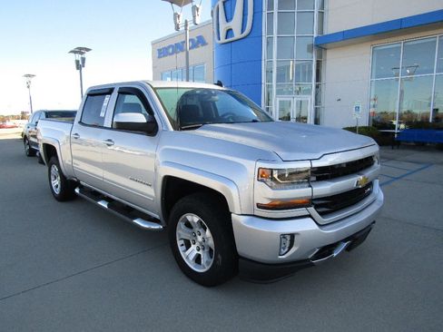 Used 2017 Chevrolet Silverado 1500 LT w/ All Star Edition image 3
