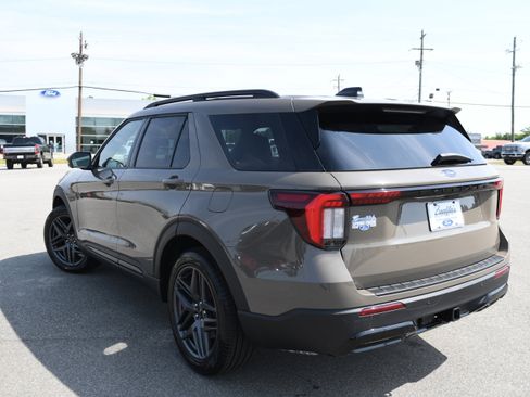 New 2026 Ford Explorer ST-Line RWD image 8