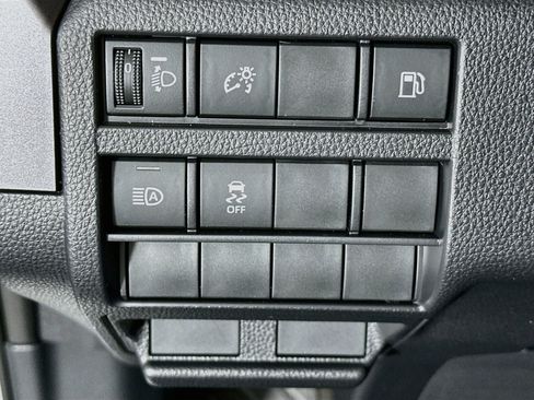 Used 2025 Toyota 4Runner SR5 AWD/4WD image 17