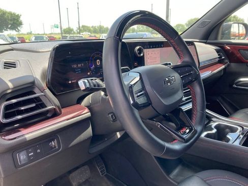 Used 2024 Chevrolet Traverse RS FWD image 9