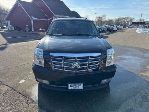 Used 2011 Cadillac Escalade Luxury image 12